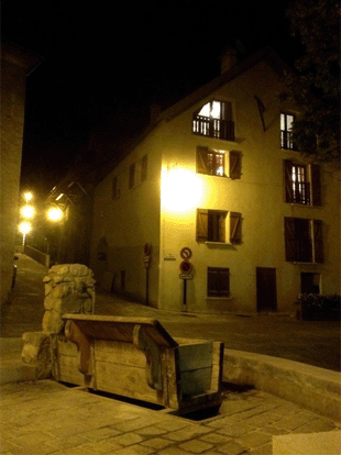 Chalet Bee at night